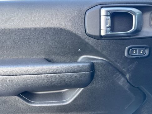 Used 2024 Jeep Gladiator Rubicon w/ Convenience Group image 12