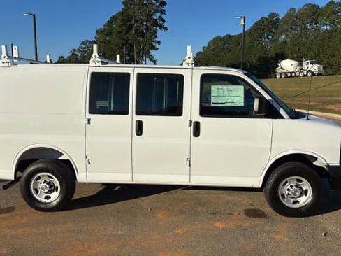 New 2025 Chevrolet Express 2500 Work Van w/ Driver Convenience Package image 13