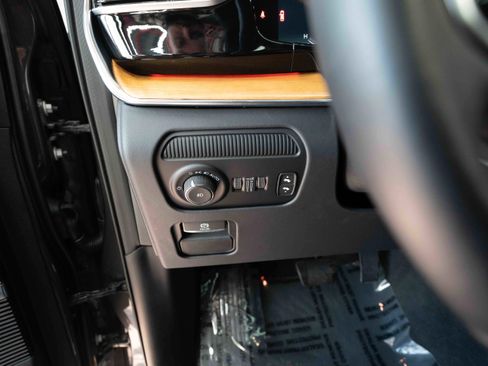 Used 2024 Jeep Grand Wagoneer Series III w/ Rear Seat Video Group 1 image 11