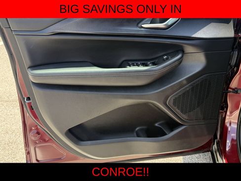 Used 2025 Jeep Grand Cherokee Altitude RWD image 10