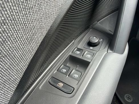 Used 2025 Volkswagen Tiguan S FWD image 19