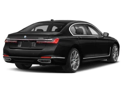 Used 2022 BMW 740i w/ M Sport Package RWD image 5