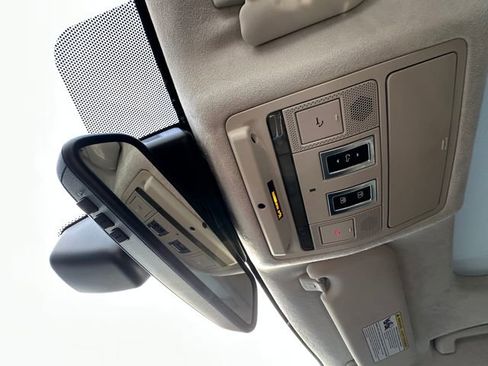 Used 2018 Jaguar F-PACE Portfolio image 32