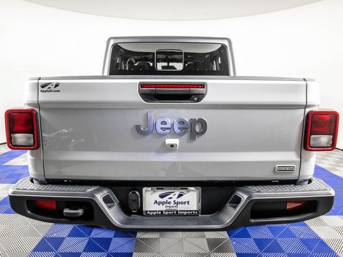 Used 2023 Jeep Gladiator Overland AWD/4WD image 6