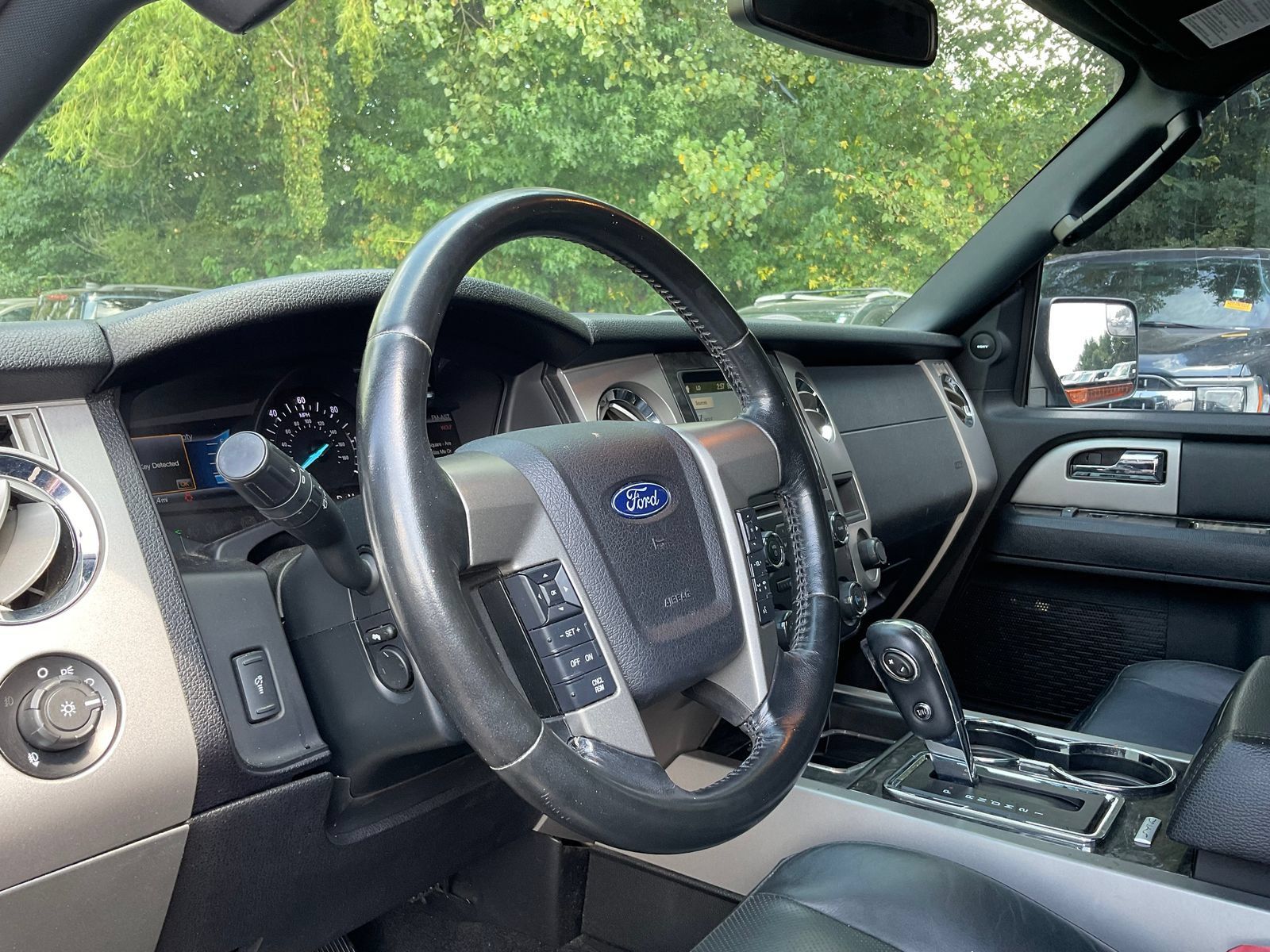 Used 2017 Ford Expedition EL Limited w/ Equipment Group 301A AWD/4WD image 5