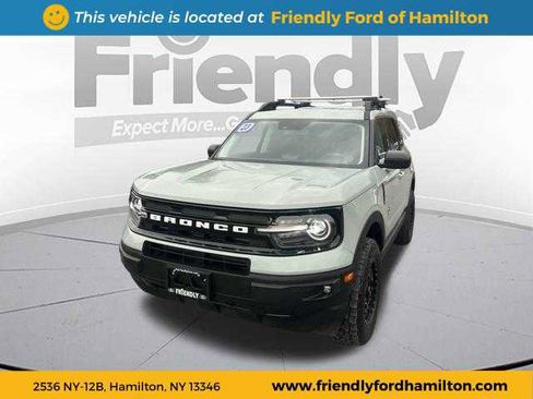 Used 2023 Ford Bronco Sport Outer Banks image 2