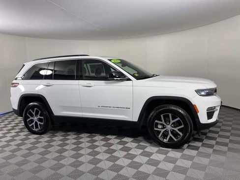Used 2025 Jeep Grand Cherokee Limited AWD/4WD image 10