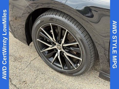 Used 2024 Toyota Camry SE AWD/4WD image 10