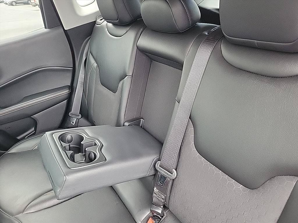 Used 2019 Jeep Compass Latitude AWD/4WD image 17