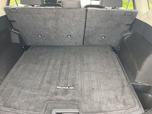 Used 2023 Nissan Rogue SV image 10