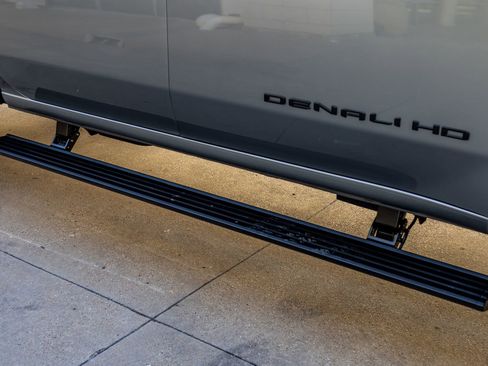 Used 2025 GMC Sierra 2500 Denali Ultimate image 13