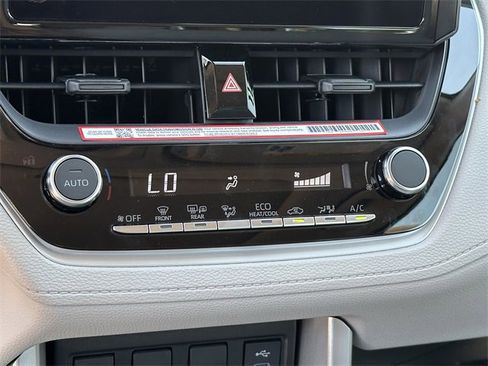 Certified 2025 Toyota Corolla Cross LE w/ Moonroof Package image 19