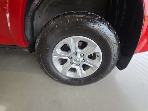 Used 2022 Toyota 4Runner SR5 AWD/4WD image 26