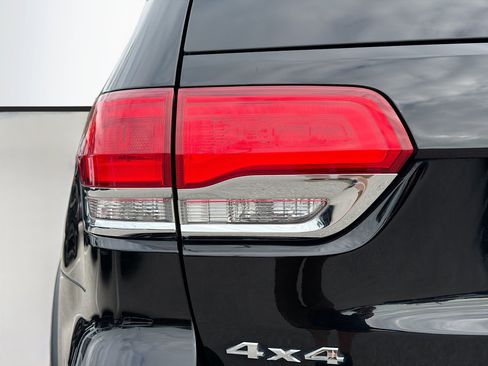 Used 2017 Jeep Grand Cherokee Limited w/ Luxury Group II image 10