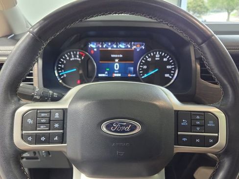 Used 2024 Ford Expedition Limited image 25