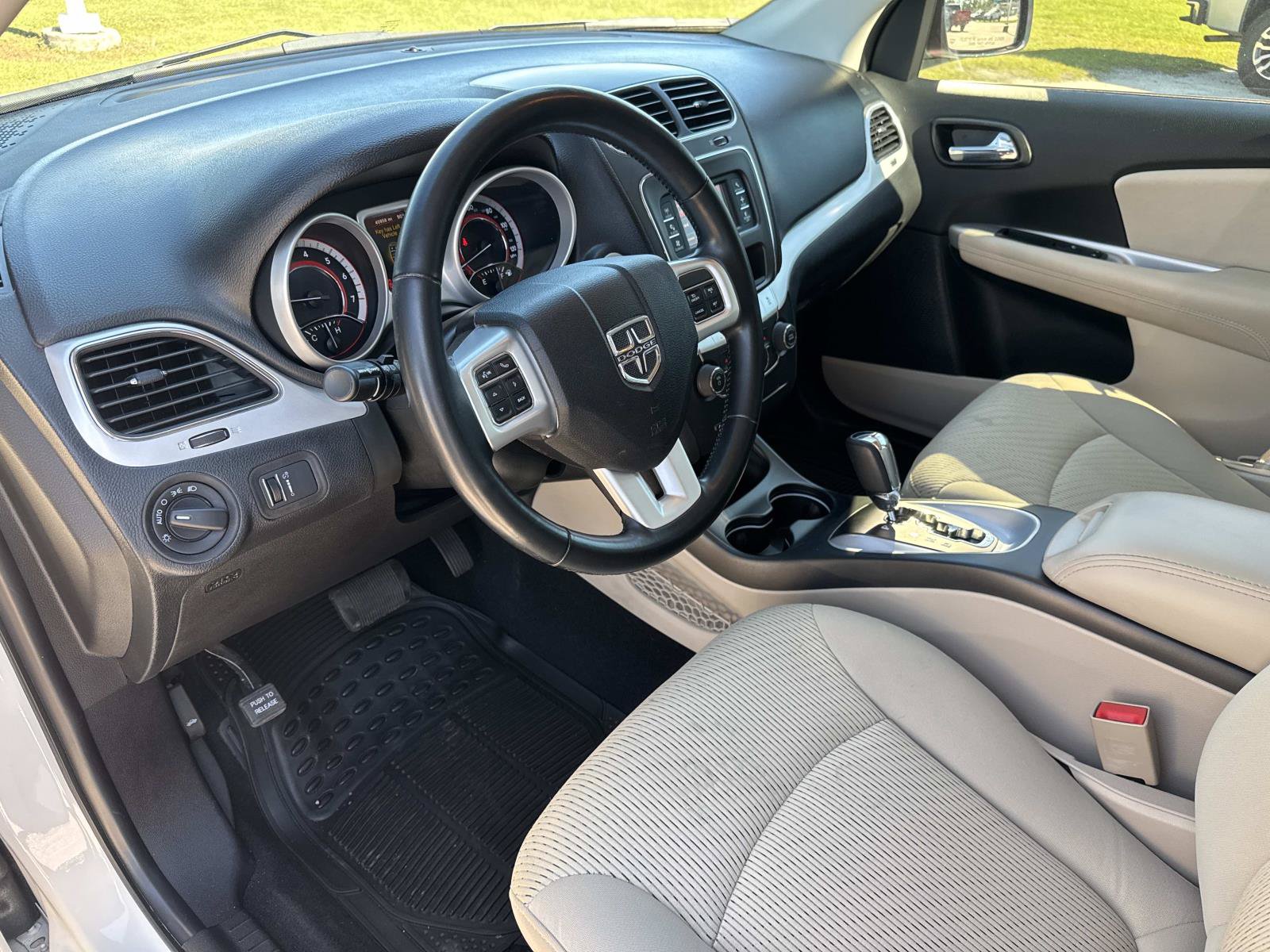 Used 2020 Dodge Journey SE w/ SE Popular Equipment Group FWD image 25
