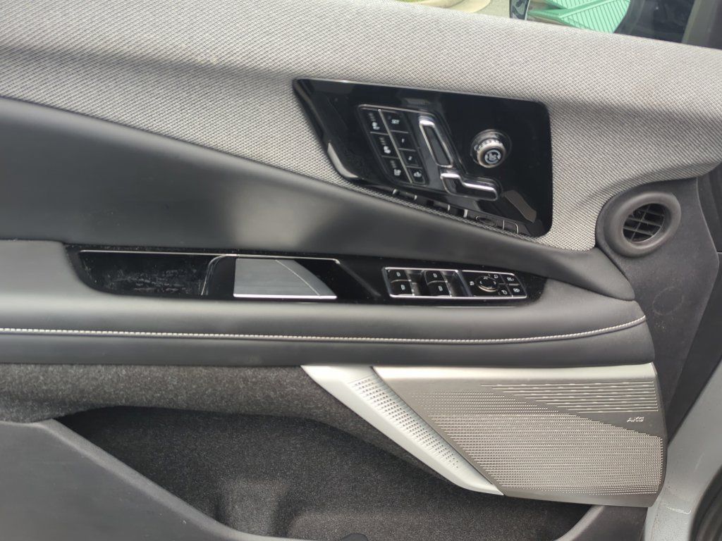 Used 2025 Cadillac Optiq Sport 2 w/ LPO, Floor Liner Package AWD/4WD image 9