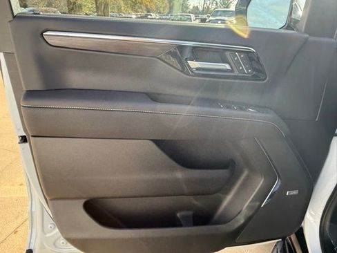 New 2026 Chevrolet Suburban Premier RWD image 14