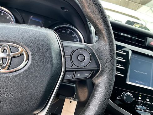 Used 2019 Toyota Camry LE FWD image 21