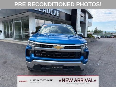 Used 2024 Chevrolet Silverado 1500 LT w/ Z71 Off-Road Package AWD/4WD image 8