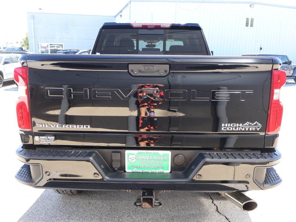 Used 2024 Chevrolet Silverado 2500 High Country w/ High Country Premium Package AWD/4WD image 4