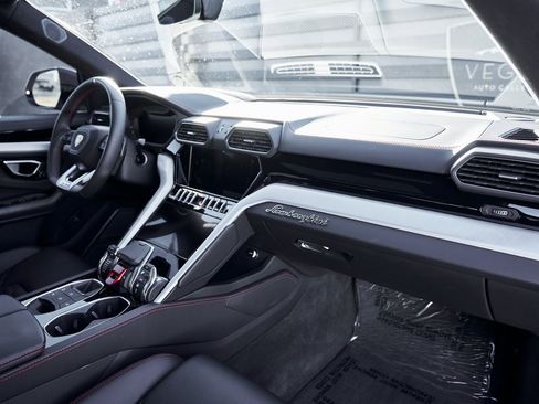 Used 2021 Lamborghini Urus image 38