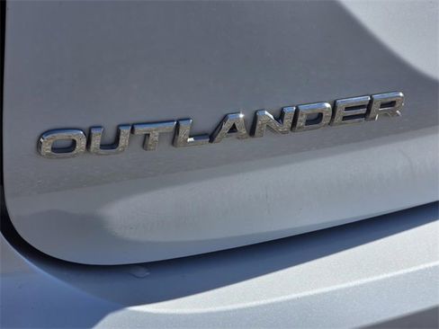 Used 2022 Mitsubishi Outlander SEL image 39