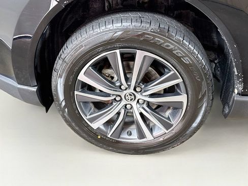 Used 2021 Toyota Venza LE w/ Carpet Mat Package (TMS) AWD/4WD image 39