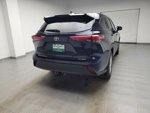Used 2021 Toyota Highlander LE image 7