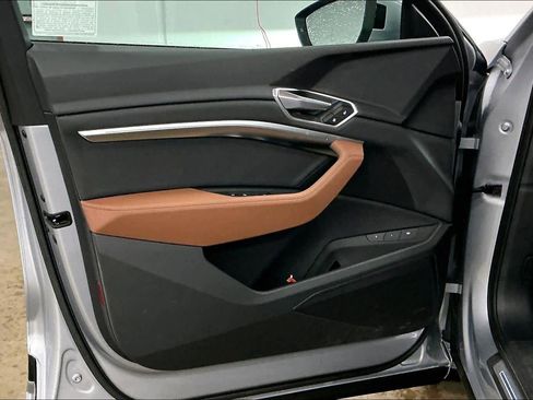 Used 2022 Audi e-tron Premium image 25