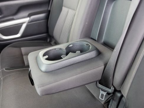 Used 2022 Nissan Titan SV w/ SV Convenience Package image 38