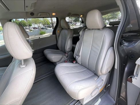 Used 2013 Toyota Sienna XLE w/ Premium Pkg FWD image 20
