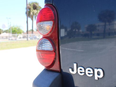 Used 2006 Jeep Liberty Sport image 20