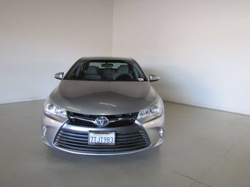 Used 2016 Toyota Camry LE FWD image 2