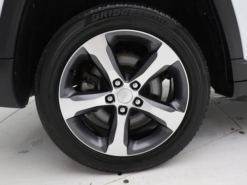 Used 2023 Jeep Grand Cherokee L Limited image 9