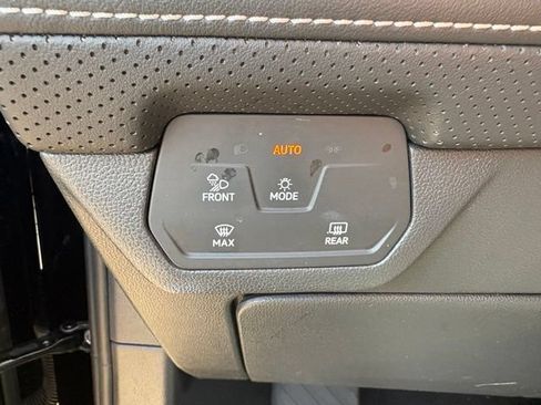 Used 2024 Volkswagen Atlas SE AWD/4WD image 18