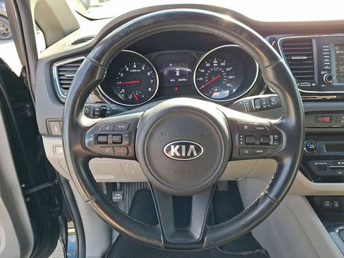 Used 2018 Kia Sedona EX FWD image 19