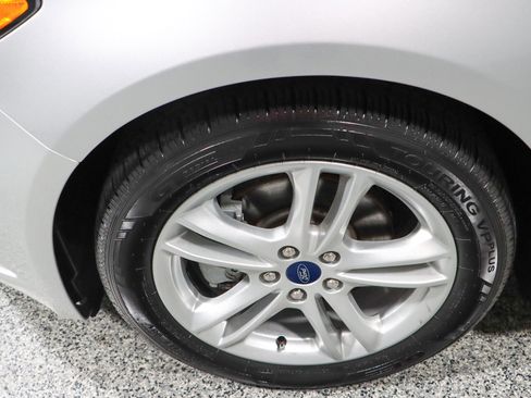 Used 2018 Ford Fusion SE image 11