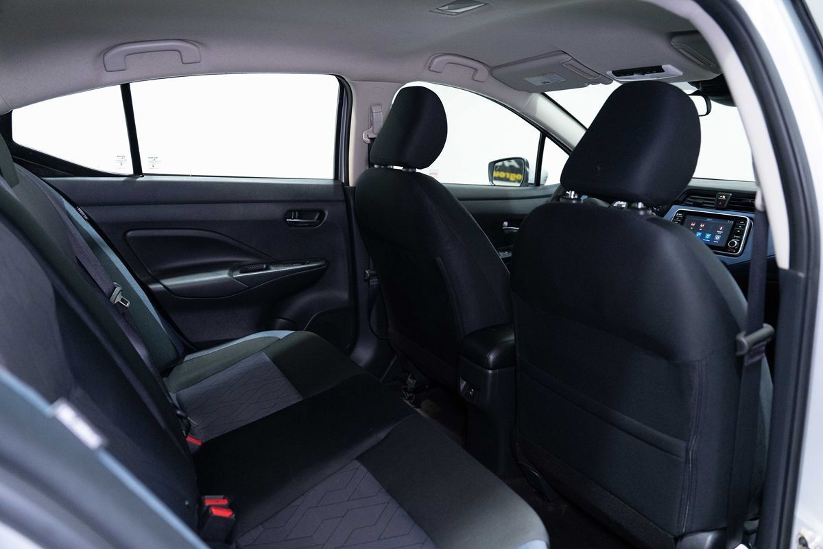 Used 2024 Nissan Versa SV FWD image 17