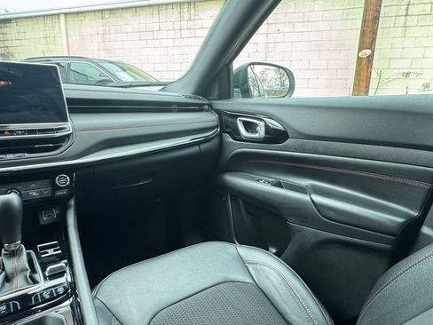 Used 2025 Jeep Compass Trailhawk image 34