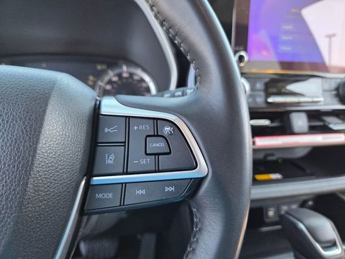 Used 2024 Toyota Highlander XLE image 26