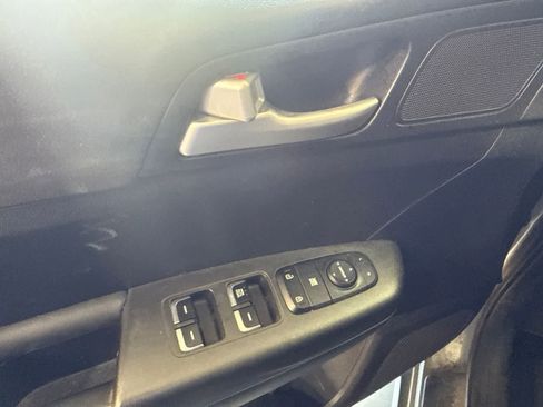 Used 2019 Kia Sportage LX FWD image 17