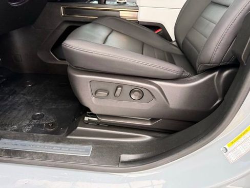 Used 2024 GMC Hummer EV 2X w/ LPO, Illumination Package AWD/4WD image 18