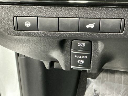 Used 2025 Nissan Murano SV image 16