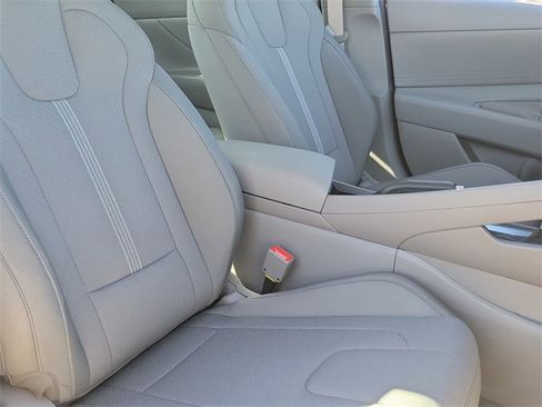 New 2025 Hyundai Elantra SE image 17