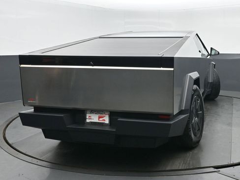 Used 2024 Tesla Cybertruck AWD Crew Cab image 4
