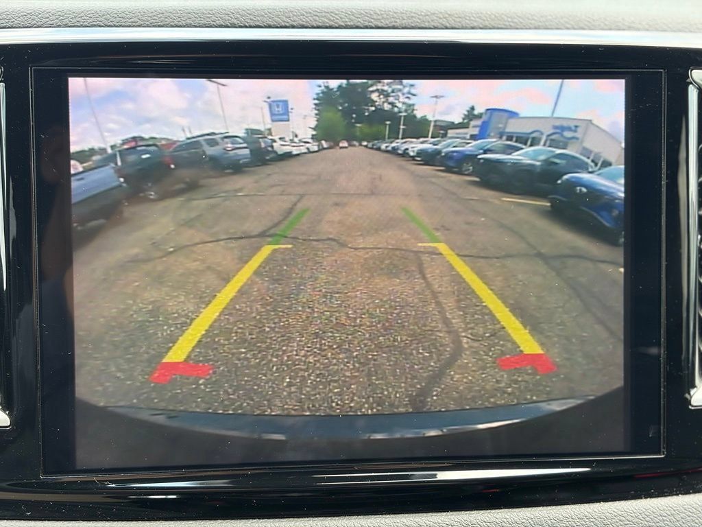 Certified 2025 Chrysler Pacifica Select FWD image 35