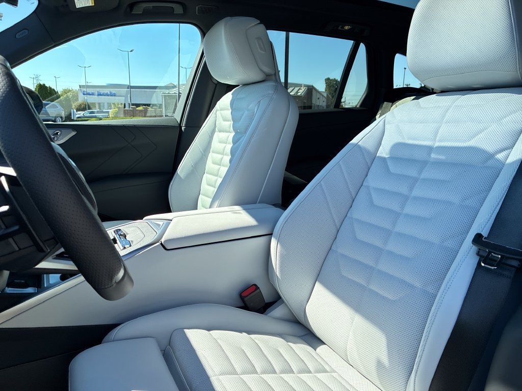 New 2027 BMW X5 xDrive40i w/ Luxury Front Seating Package AWD/4WD image 12