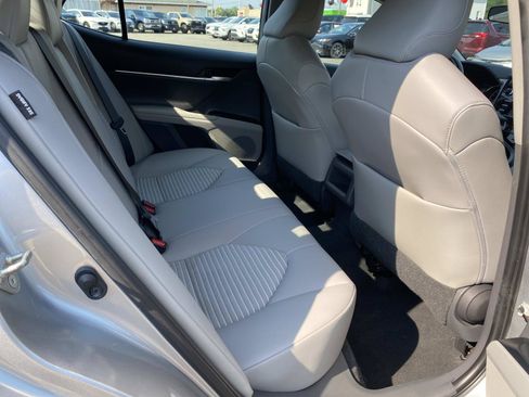Used 2020 Toyota Camry SE w/ Carpet Mat Package FWD image 22