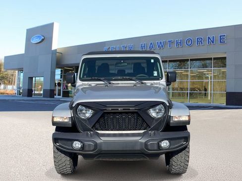 Used 2023 Jeep Gladiator Sport AWD/4WD image 2